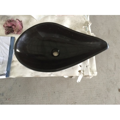 évier en pierre noire